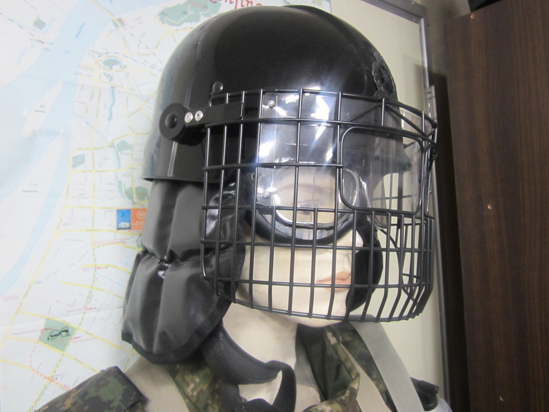 HS2706-1 (폭동진압)RIOT HELMET SHIELD, RIOT UNIFORM, KENYA ETC-3.jpg